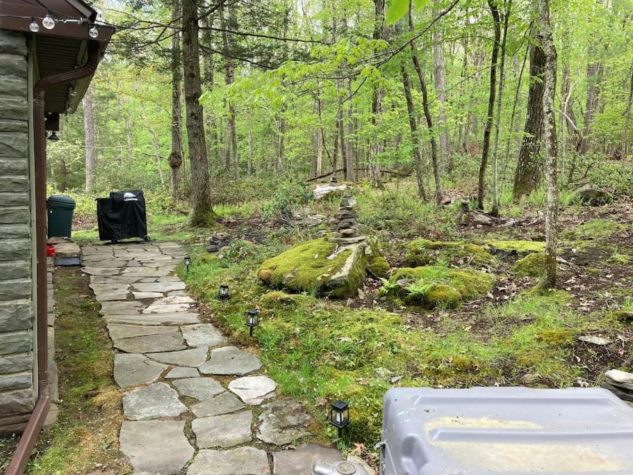 Peaceful Seasonal Wooded Cottage Close To Everything Tafton Exterior foto